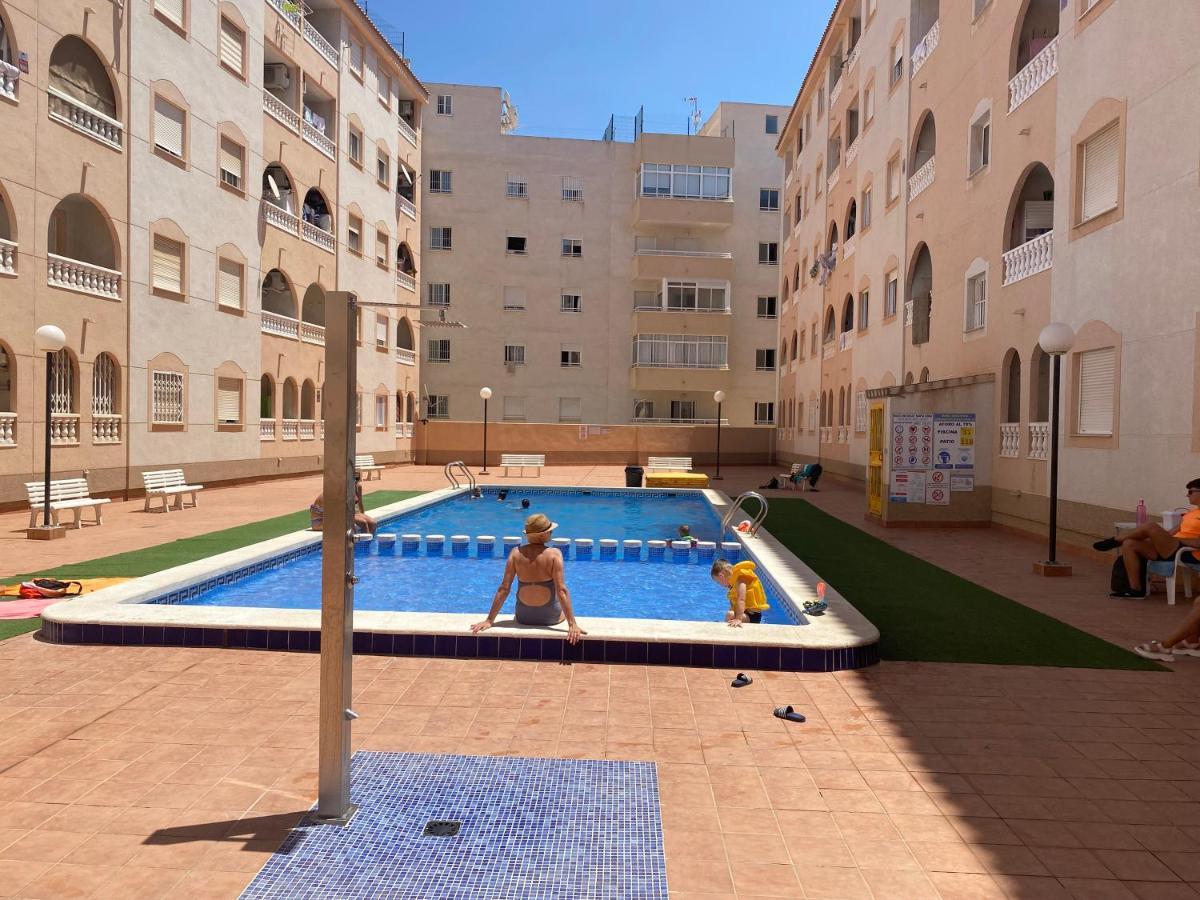 Amazing 2-Bedrooms Apartment With Pool Torrevieja Center Esterno foto